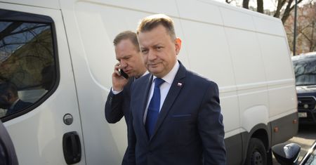 Zarzuty za odtajnienie planu obrony Polski. Czarne chmury nad Błaszczakiem