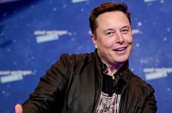 Elon Musk stracił status bilionera. Akcje SpaceX spadły