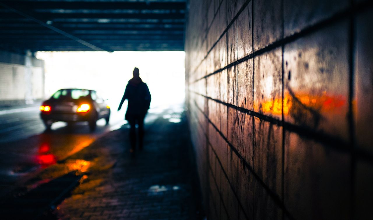 Kolejne wyzwanie, jakie sobie postawił to fotografowanie tylko za pomocą smartfona. Od 24 września używa do zdjęć tylko swojego iPhona 8. W swoim postanowieniu chce wytrwać przez rok. Zawsze ma go przy sobie, dzięki czemu nie przegapi świetnych okazji na zdjęcia. Poza tym, wszyscy mają smartfony i wszyscy wokół robią nimi zdjęcia - to pozwala mu pozostać niewidocznym.