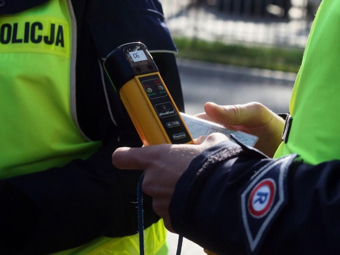 Jechał pijany rowerem, może trafić do więzienia. Zwyzywał policjantów i groził, że ich zabije