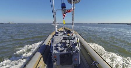 Rój bezzałogowych łodzi. Pływające drony bronią okrętów US Navy!