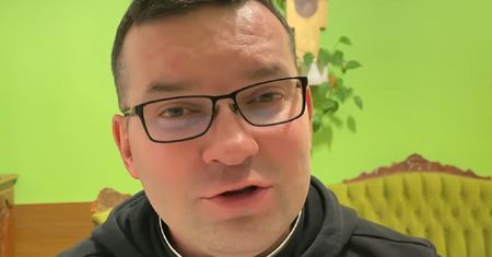 Ksiądz z TikToka o separacji. Mówi, co z sakramentami