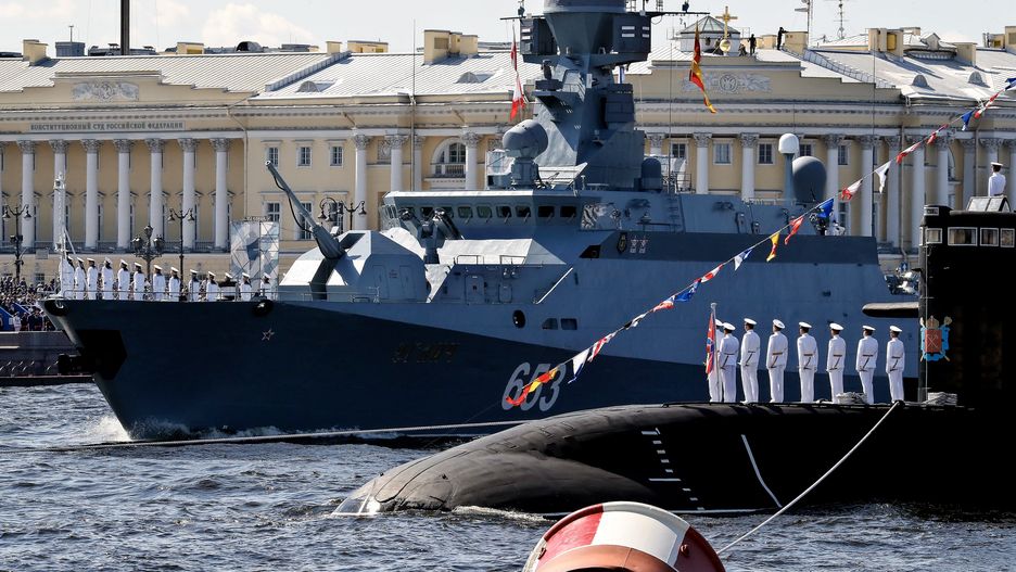 Russian Navy Day celebrations in St. Petersburg
epa10776932 Russian Navy warships take part in the Main Naval Parade as part of the Russian Navy Day celebrations in St. Petersburg, Russia, 30 July 2023. President Putin announced that the Russian navy will get 30 new ships this year, during his speech at the annual Navy Day Parade in St Petersburg. Russian Navy Day is celebrated annually on the last Sunday of July.  EPA/ANATOLY MALTSEV 
Dostawca: PAP/EPA.
ANATOLY MALTSEV
