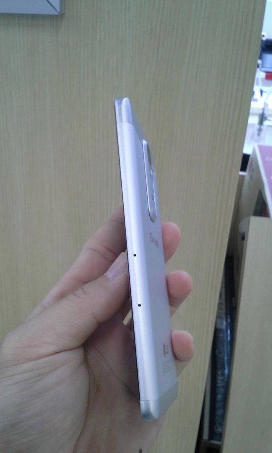 LG Class - metalowy (?) smartfon przyłapany na zdjęciach 5