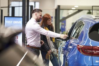 Chcesz kupić nowe auto? Zapłać, zaciśnij zęby i czekaj. Lepiej nie będzie