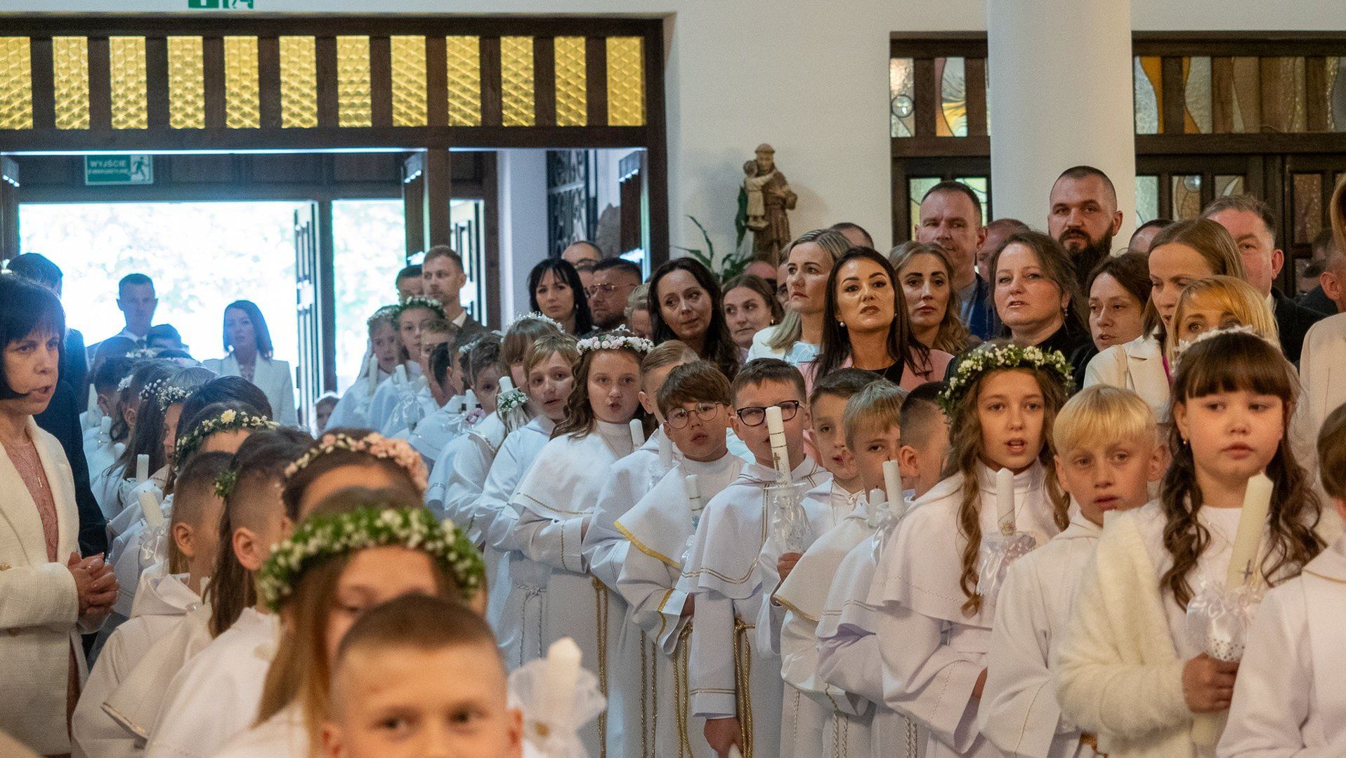 Druga grupa dzieci przyjęła Pierwszą Komunię Świętą w parafii św. Wojciecha w Wągrowcu
