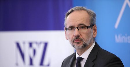 Nowe obostrzenia. Minister zdrowia: Hotele i pensjonaty będą zamknięte do 17 stycznia. Maseczki być może zostaną z nami na stałe