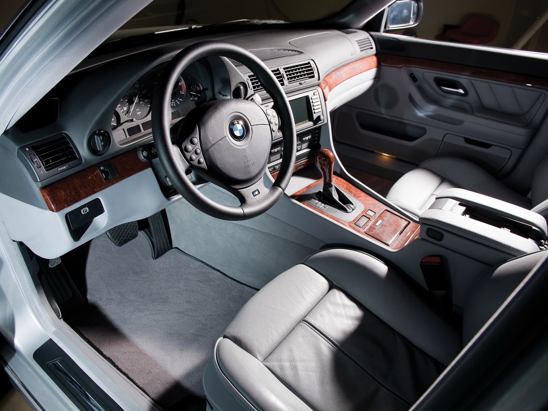 BMW Serii 7 16