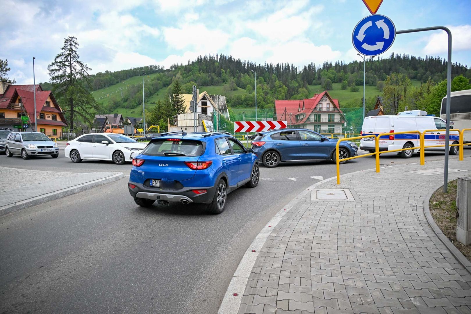 Korki na zakopiance między Zakopanem, a Białym Dunajcem.