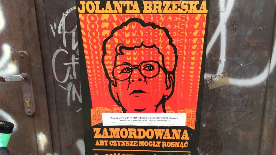Warszawa. W wielu miejscach zawisły plakaty, przypominające rocznicę śmierci Jolanty Brzeskiej
