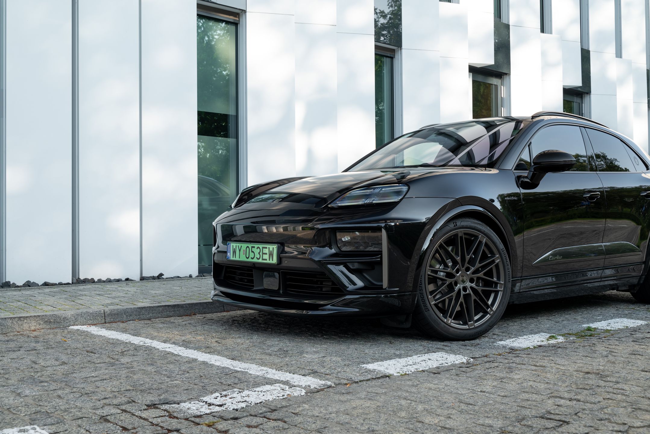 Porsche Macan Turbo EV