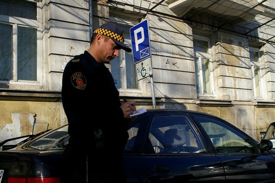 Nielegalne parkowanie na "kopertach". Ukarano już ponad tysiąc kierowców