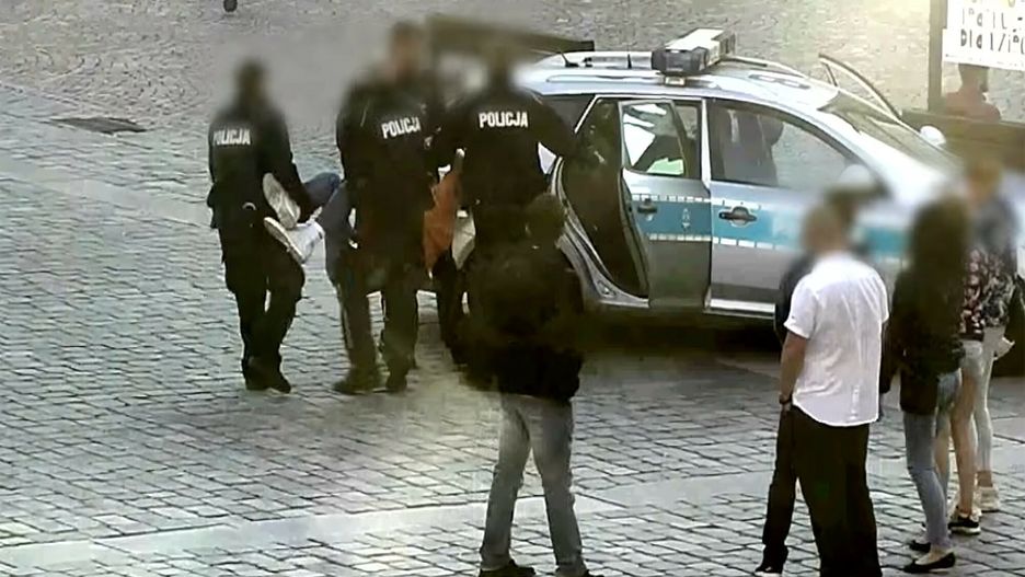 East News archiwum4
PUBLIKACJA 22.05.2017, PAKIET 15 ZDJ.  ZRODLO ZDJEC YOUTUBE SUPERWIZJER WROCLAW NOWE FAKTY W SPRAWIE ZABOJSTWA IGORA STACHOWIAKA NA KOMISARIACIE PRZY ULICY TRZEMESKIEJ WE WROCLAWIU 21/05/2017 POLICJA ZABOJSTWO IGOR STACHOWIAK WSZYSTKIE ZDJECIA NA WWW.AGENCJA.SE.COM.PL