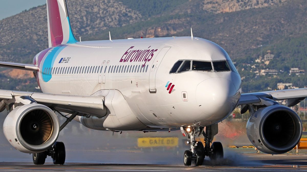 Pasażer zmarł na pokładzie samolotu.