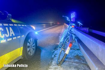 Jechał autostradą na rowerze. Mężczyzna błąkał się od dwóch dni