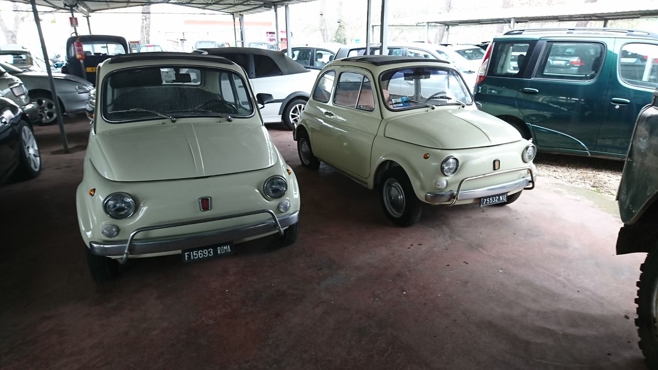 W komisie samochodowym w Rzymie starsze samochody nie były wycenione
