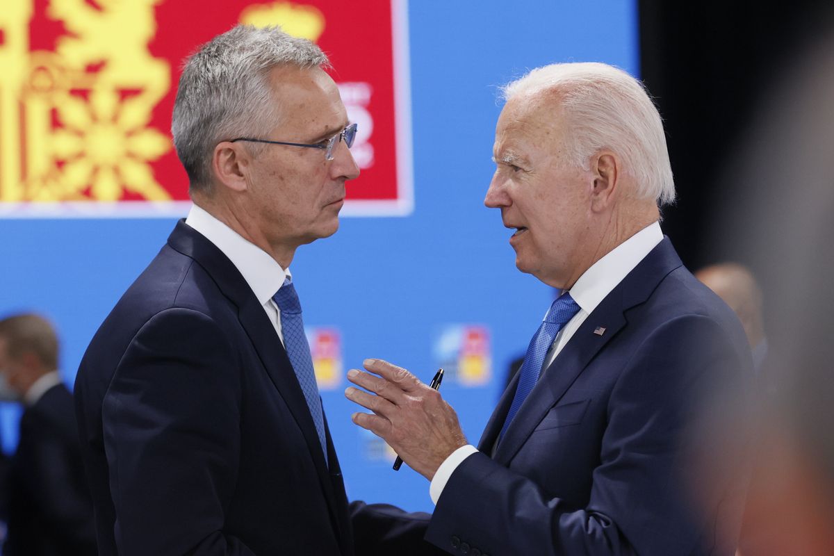 NATO robi za mało dla Ukrainy? "Czuć spory niedosyt. Tak nie wygra się wojny". Na zdjęciu szef NATO Jens Stoltenberg i prezydent USA Joe Biden