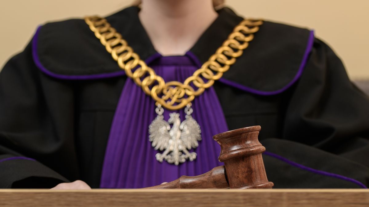 Pawel Kacperek
wyrok, rozprawa, toga, fioletowy, zabytki, polska, w polsce, sad najwyższy, alimenty, rozwód, orzeczenie, oskarżony, oskarżenie, kara, osoba, zbliżenie, zbrodnia, atrybut, krs, prawo, prawnik, zblizenie