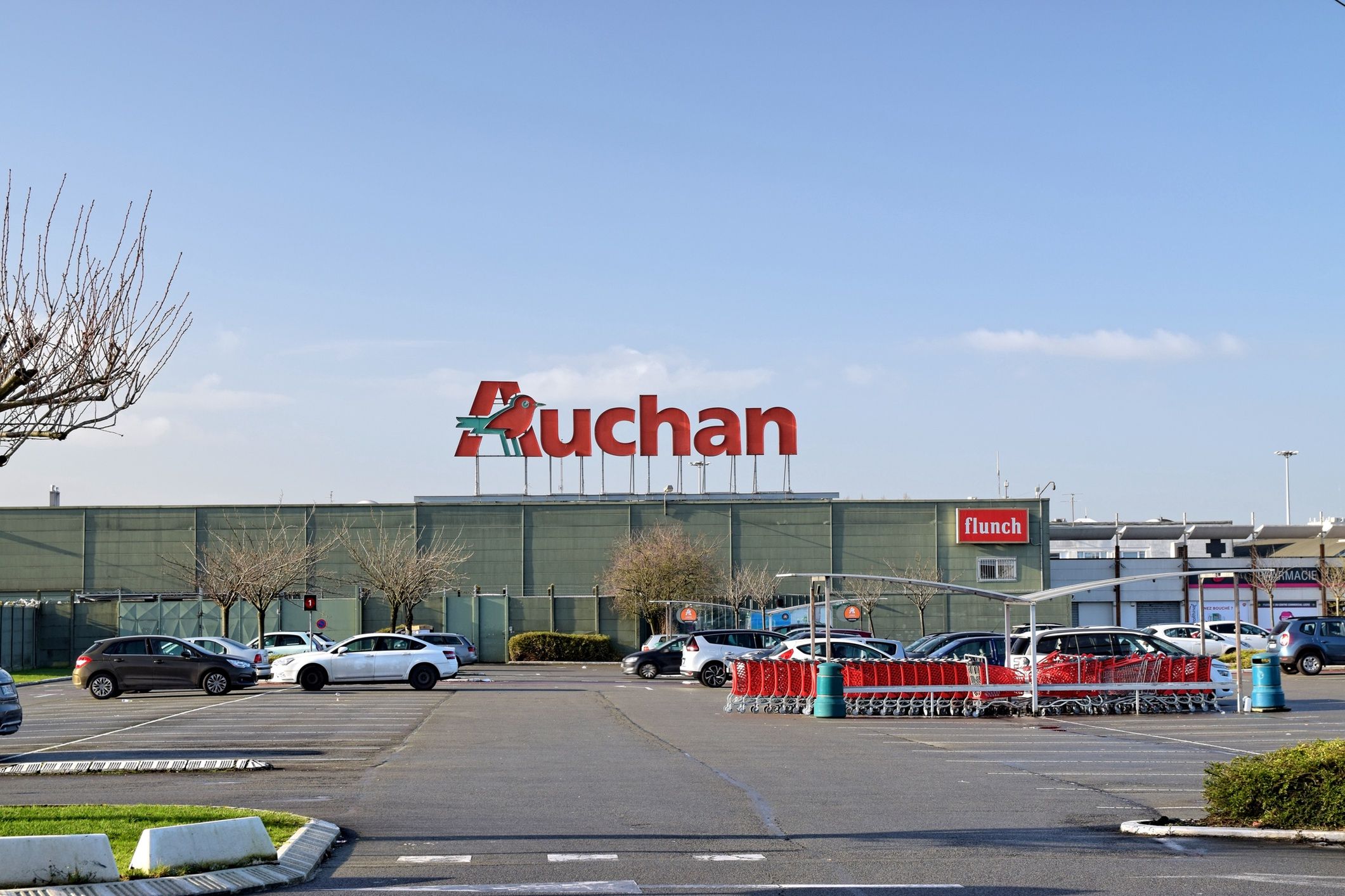 Auchan redukuje zasoby pracownicze 