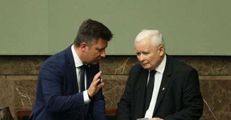 Dworczyk zaprzeczył prezesowi? Tak się tłumaczy