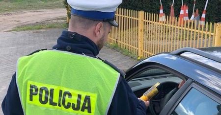 46-latek prowadził po alkoholu. W aucie wiózł 7-letnie dziecko