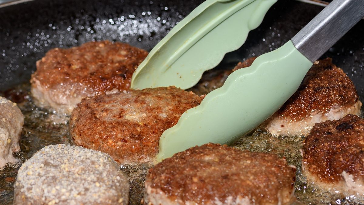 Mielone smaż w ten sposób. Staną się soczyste i chrupiące