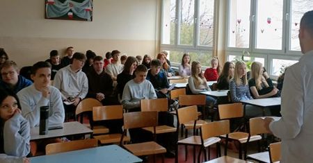 Warsztaty profilaktyczne z byłym absolwentem Zespołu Szkół Nr 1