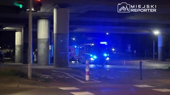 Warszawa: Zderzenie i dachowanie w Alei Prymasa Tysiąclecia