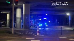 Warszawa: Zderzenie i dachowanie w Alei Prymasa Tysiąclecia