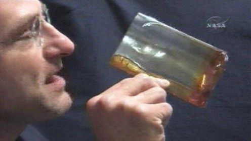 Jak pić w stanie nieważkości 1