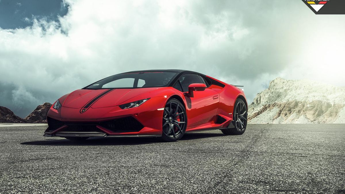 Standardowo napędzany V10 sportowiec z Włoch dysponuje mocą 610 KM oraz momentem obrotowym na poziomie 560 Nm. Parametry te są generowane z 5,2 l pojemności skokowej, w którą tłoczona jest benzyna.