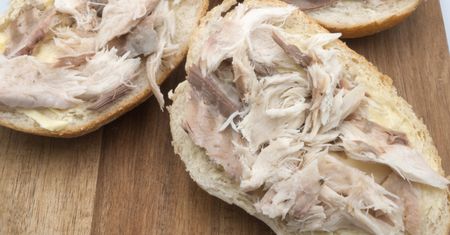 Zawstydza najdroższe ryby. Wspiera mózg i kości, to idealny dodatek do świeżej bułki