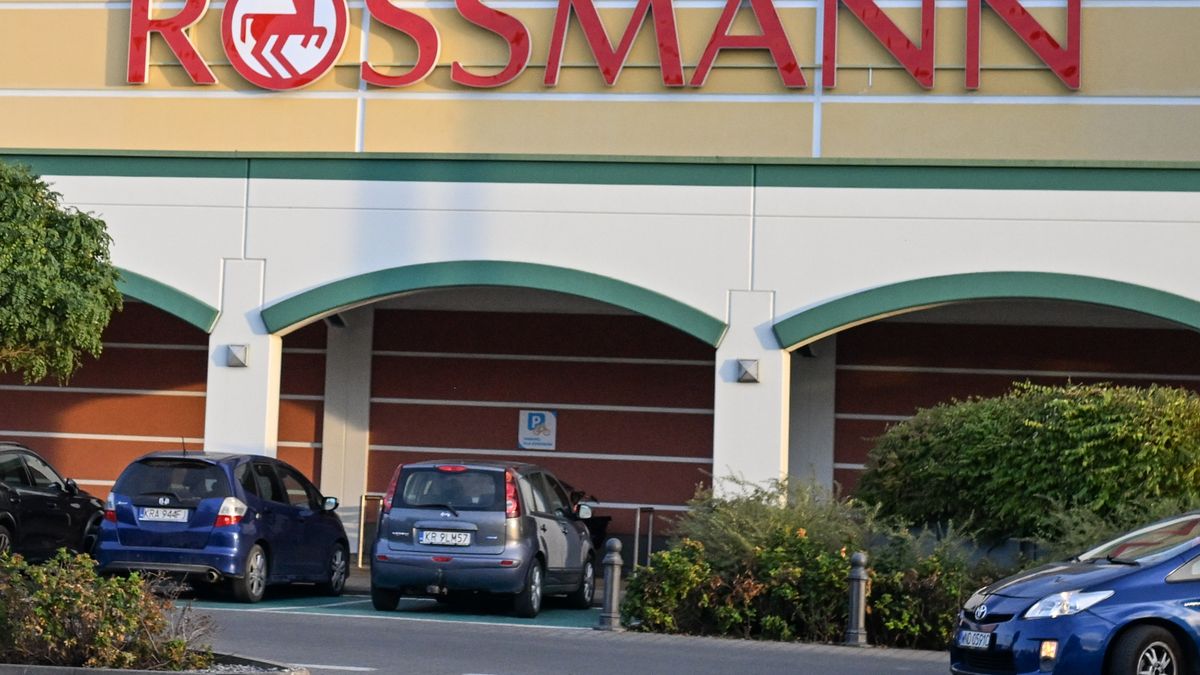 KRAKOW, POLAND - SEPTEMBER 4: A view of a front of a Rossmann drugstore and beauty retail store on September 4, 2026, in Krakow, Poland. (Photo by Artur Widak/NurPhoto via Getty Images)