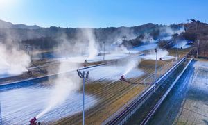 Nie chcą czekać na mróz. Zakopane włącza "fabryki śniegu"