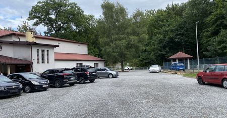 60 nowych miejsc parkingowych w Bochni obok ZUS-u i MOSiR-u, miasto zagospodarowało plac przy Babicy