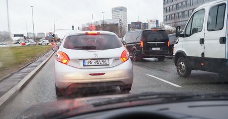 Zasada "koła nad maską". Doświadczeni kierowcy zawsze ją stosują