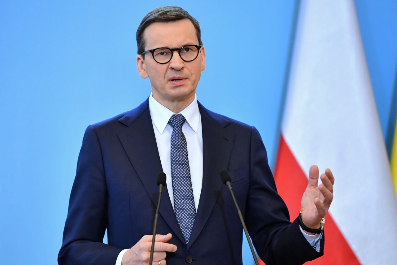 Kurs złotego spada przez wojnę w Ukrainie. Premier Mateusz Morawiecki zapewnia, że rządzący wiedzą, jak bronić naszą walutę 