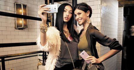 Galaxy A3 i Galaxy A5 to najlepsze smartfony do selfie? Może i nie, ale mają rekord Guinnessa