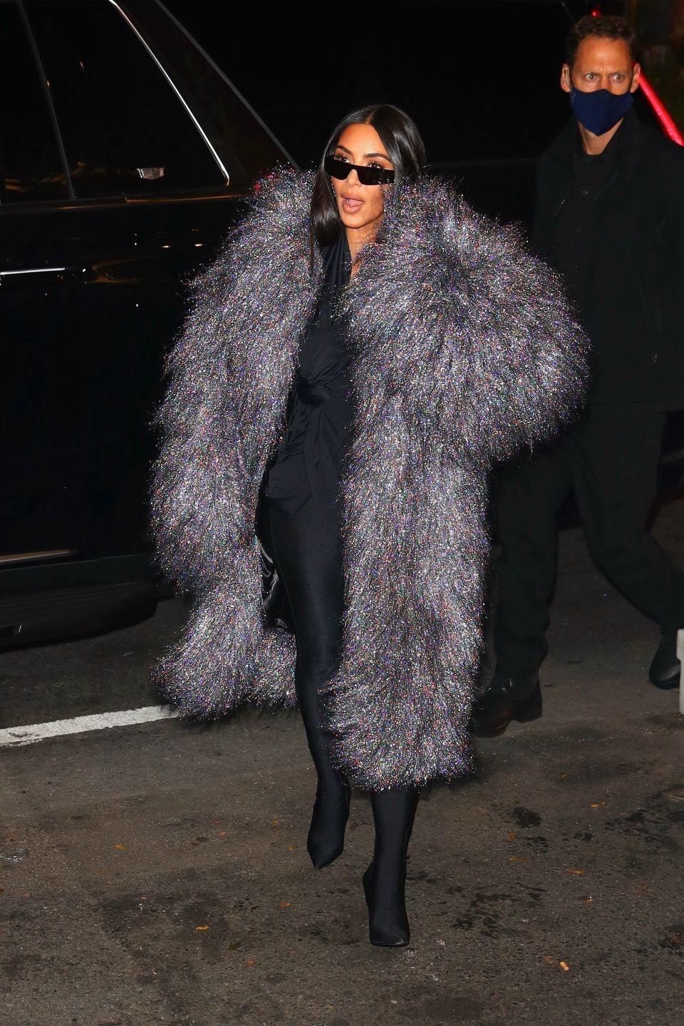 Kim Kardashian w futrze Balenciaga zmierza na uroczystą kolację