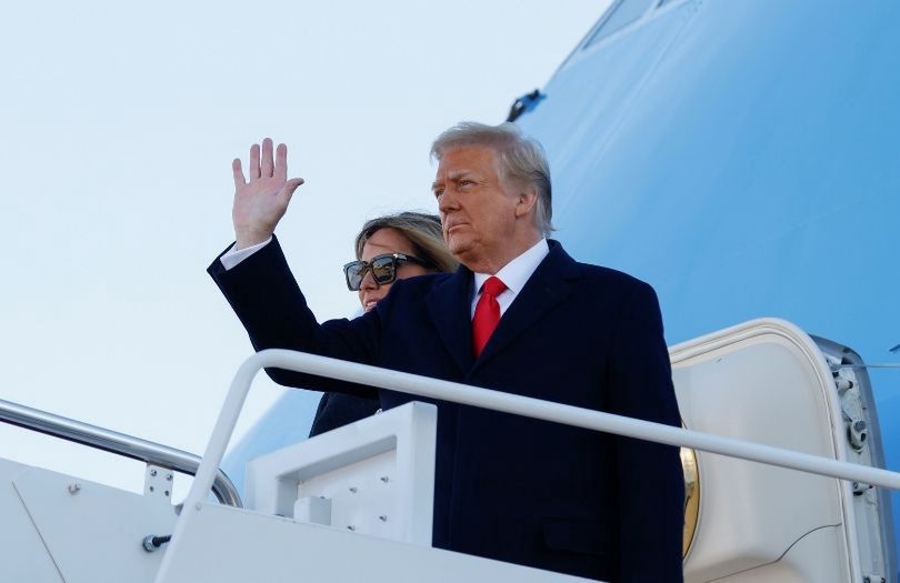 Donald i Melania Trumpowie żegnają się z Białym Domem