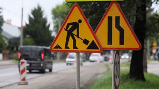 Warszawa: Weekend frezowania na ulicach. Kierowcy muszą uzbroić się w cierpliwość
