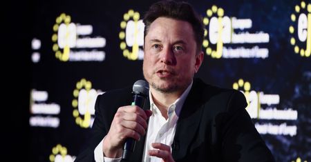 SpaceX buduje sieć satelitów szpiegowskich. Tajna umowa z wywiadem USA