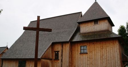 Nie mogą zajść w ciążę. Proboszcz spod Wrześni ruszył na pomoc