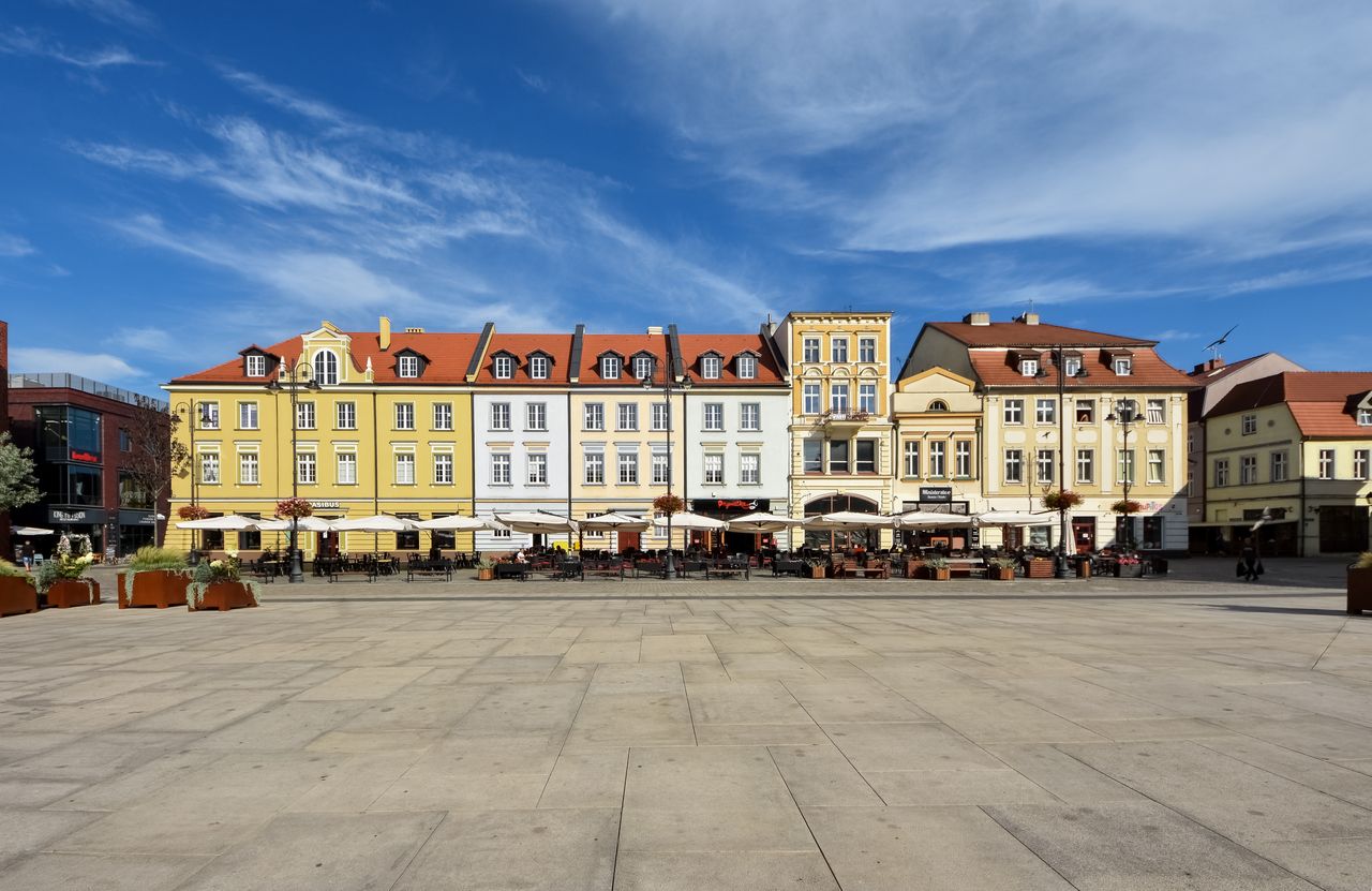 Pogoda w Bydgoszczy. Prognoza na poniedziałek 27 października 2025. Silny wiatr i całkowite zachmurzenie