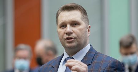 Limuzyna pędziła 180 km/h. W środku minister Czarnek