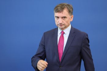 Sąd rozpatrzy doprowadzenie Ziobry przed komisję. Jest data