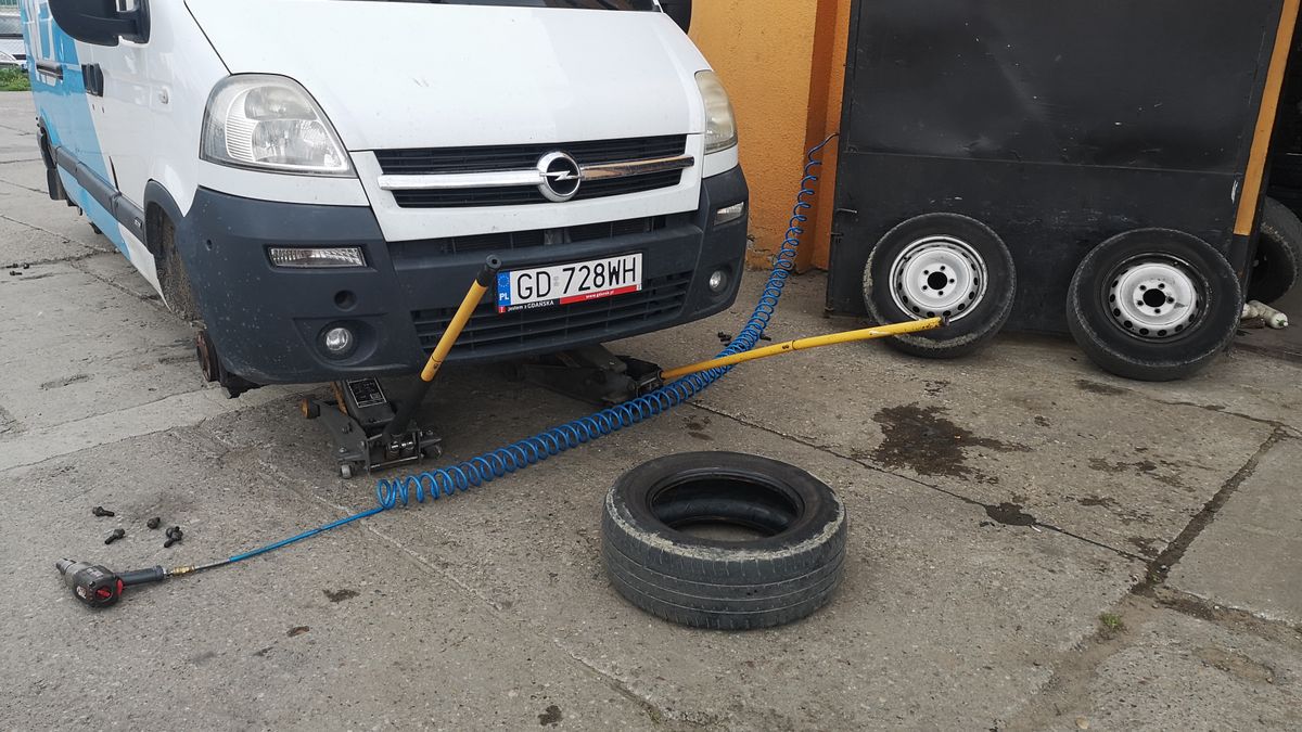 Zimowe opony ścierają się szybciej z racji innego składu gumowej mieszanki