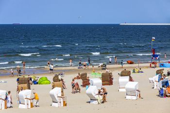 Zamykają kąpieliska na Pomorzu. Kontakt z wodą groźny dla zdrowia