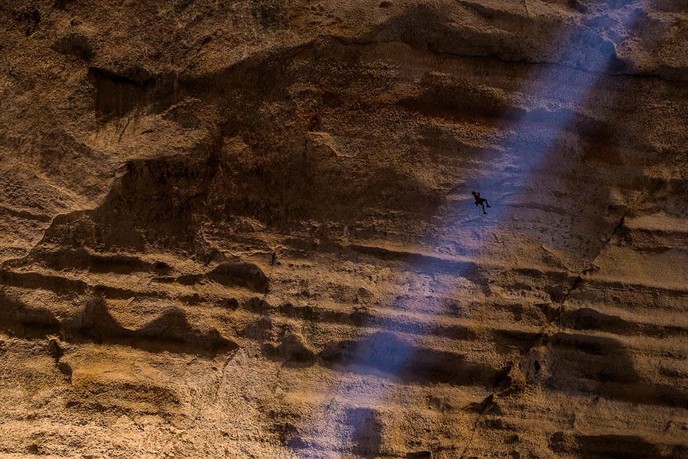 Zwycięzcami tegorocznej edycji konkursu Memorial Maria Luisa zostali Klaus Fengler za zdjęcie „Sopt-light", które powstało w wielkiej jaskini w Omanie w trakcie wyznaczania nowej trasy oraz Gian Luigi Fonari Lanzetti za zdjęcie „Lioness in the swamp".