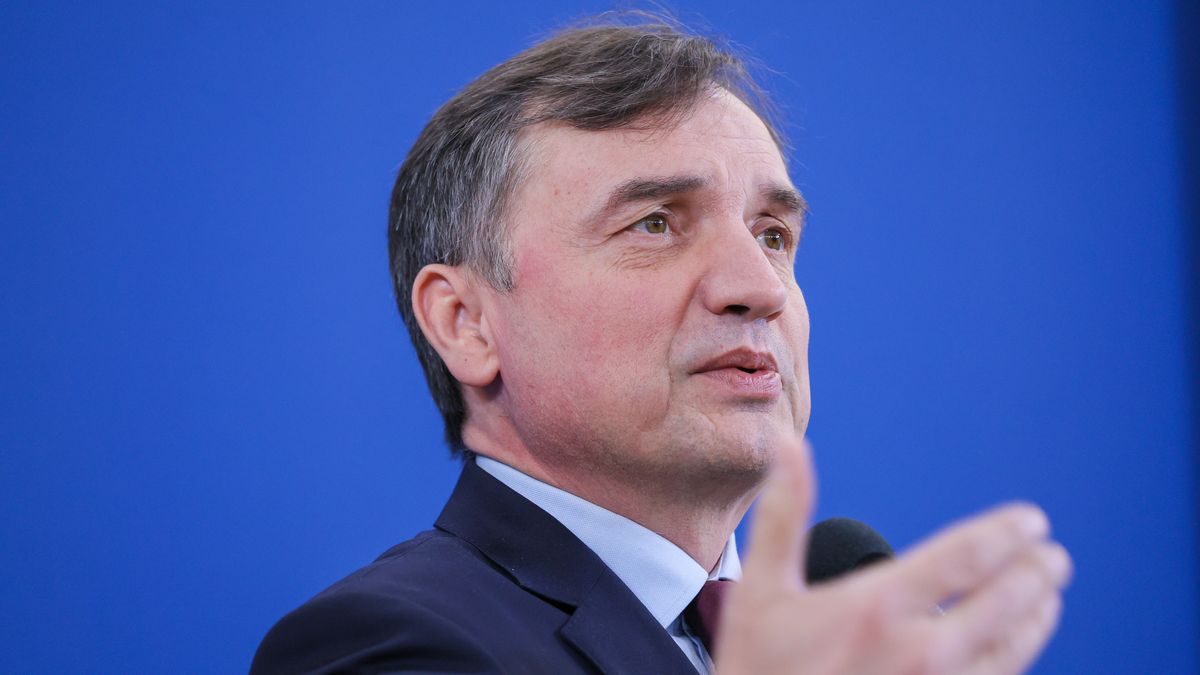 Warszawa, 03.02.2025. Poseł PiS Zbigniew Ziobro podczas konferencji prasowej w Sejmie w Warszawie, 3 bm. (sko) PAP/Rafał Guz